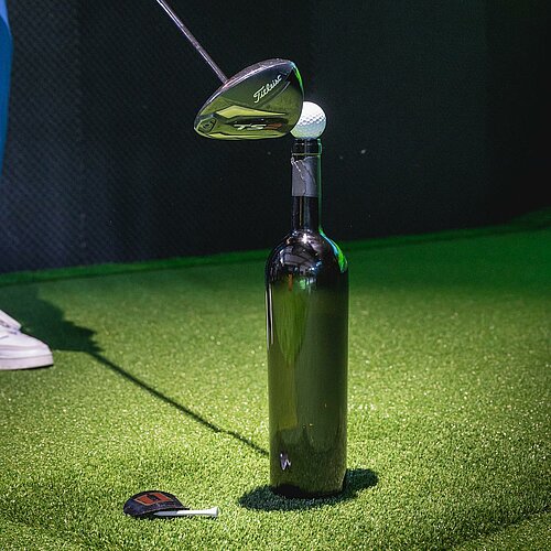 Our kind of tee 🏌🏻‍♂️🍾 #afterwork #funtime #winelovers